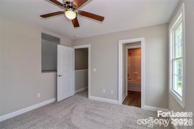 Building Photo - 3967 Newhall Dr NW
