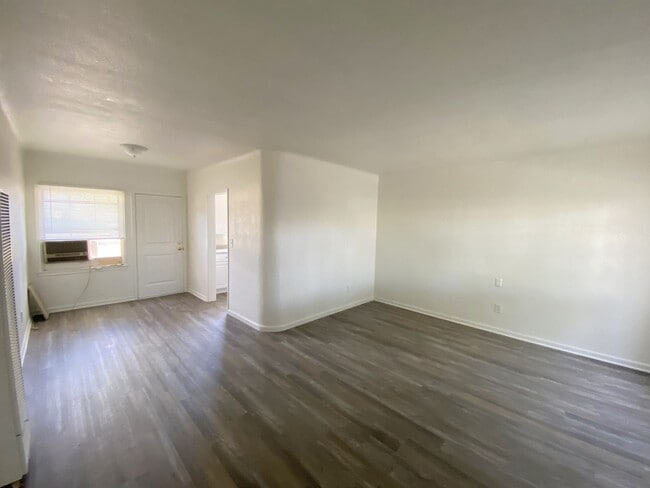 Building Photo - Single-Story 2-Bedroom Home in San Bernardino!
