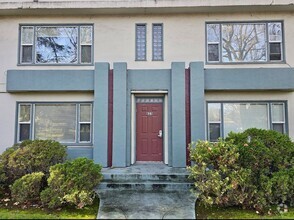 Building Photo - Upstairs apartment in downtown Santa Rosa!