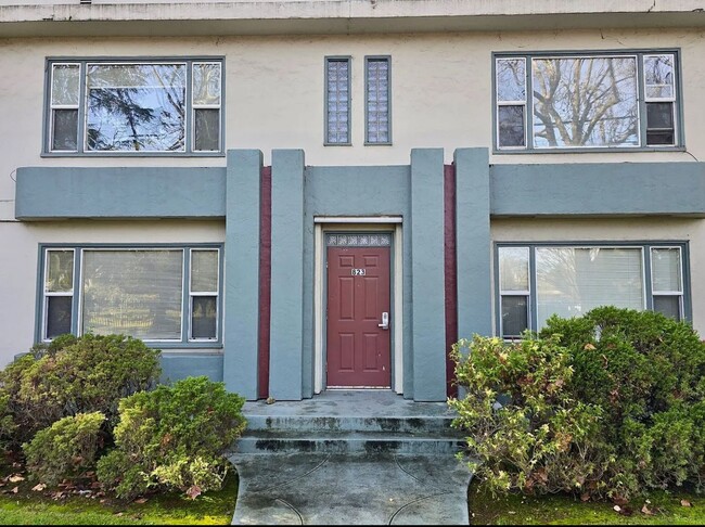 Primary Photo - Upstairs apartment in downtown Santa Rosa!