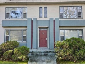 Building Photo - Downstairs one bedroom apartment available in Four-Plex!