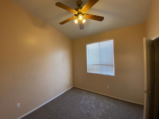 Building Photo - 7716 S Lions Spring Way