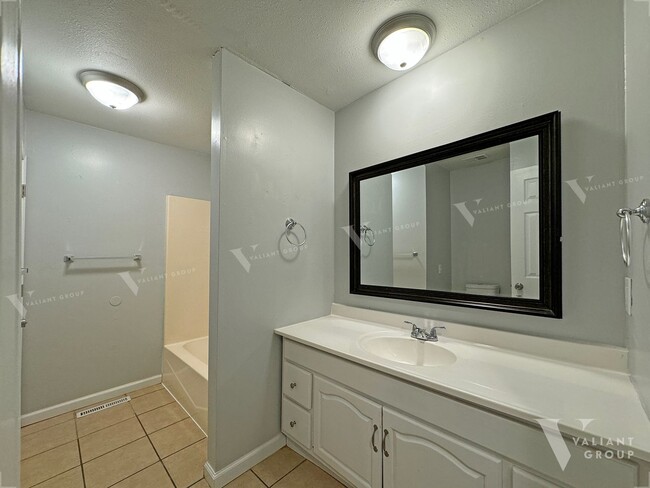 Building Photo - Spacious 2-Bedroom, 1-Bathroom Rental Dupl...