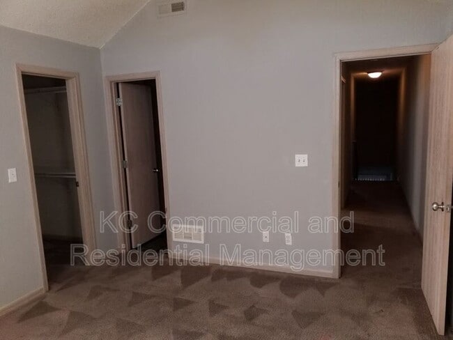 Building Photo - 4622 Willow Ave