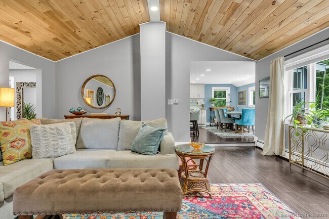 Building Photo - 32 Twin Bridge Rd