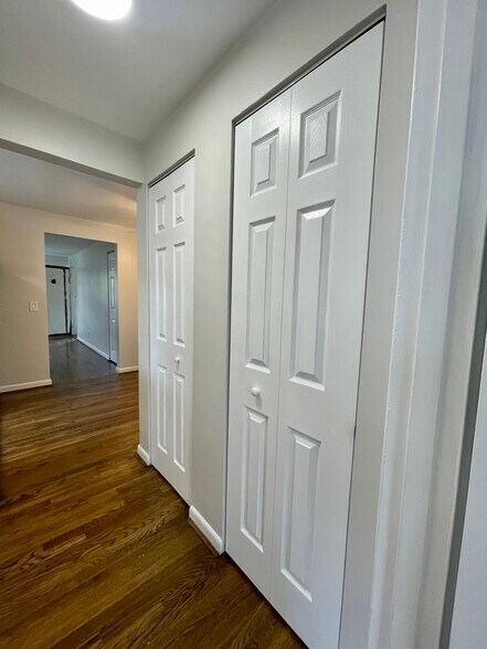Hallway - 4191 Hoffman Ave