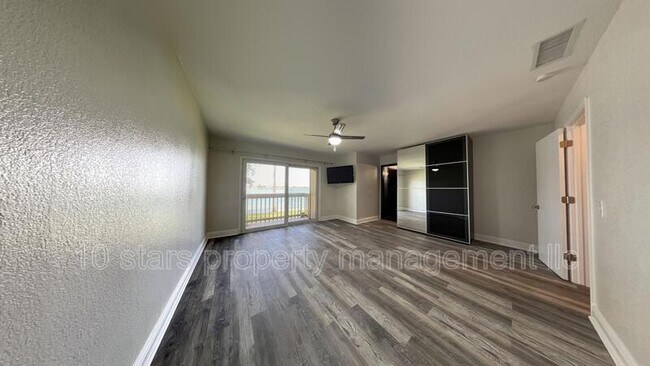 Building Photo - 6287 Sun Blvd