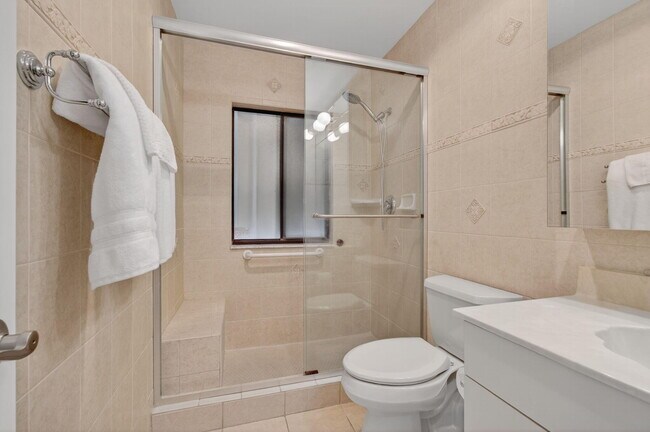 Building Photo - 2925 Riviera Dr