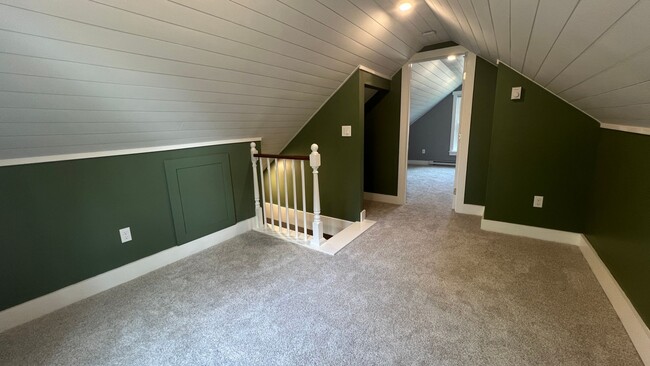 Building Photo - Lovely 3 Bedroom New Englander in Wonderfu...