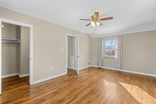 Building Photo - 2063 Inchcliff Rd