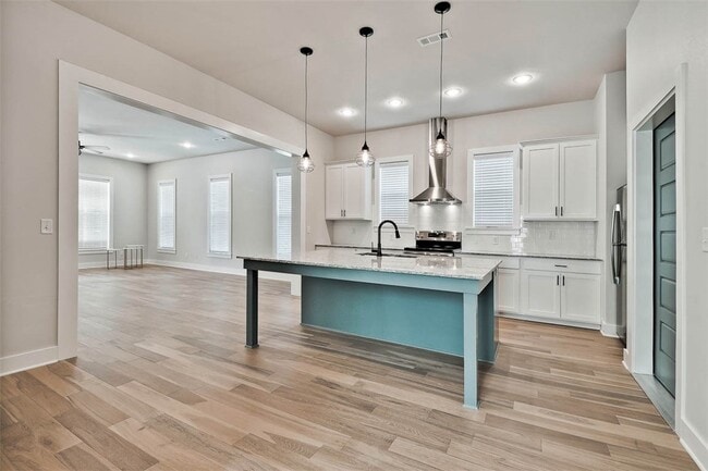 Building Photo - 930 S College Ave