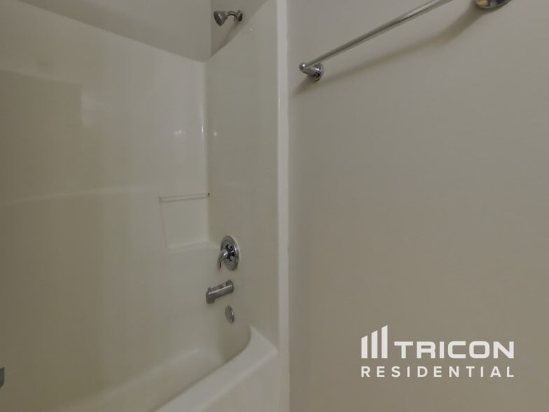 Building Photo - 3698 Autumn View Dr