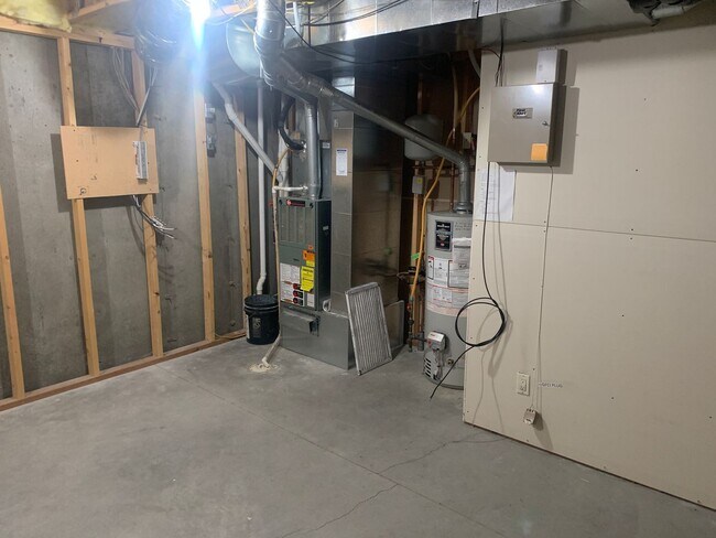 Building Photo - Beautiful 3 bed 2 bath condo on the west end!