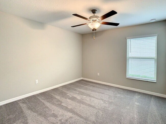 Building Photo - Beautiful 4 bedroom 2.5 bathroom Single Family House! Like new!