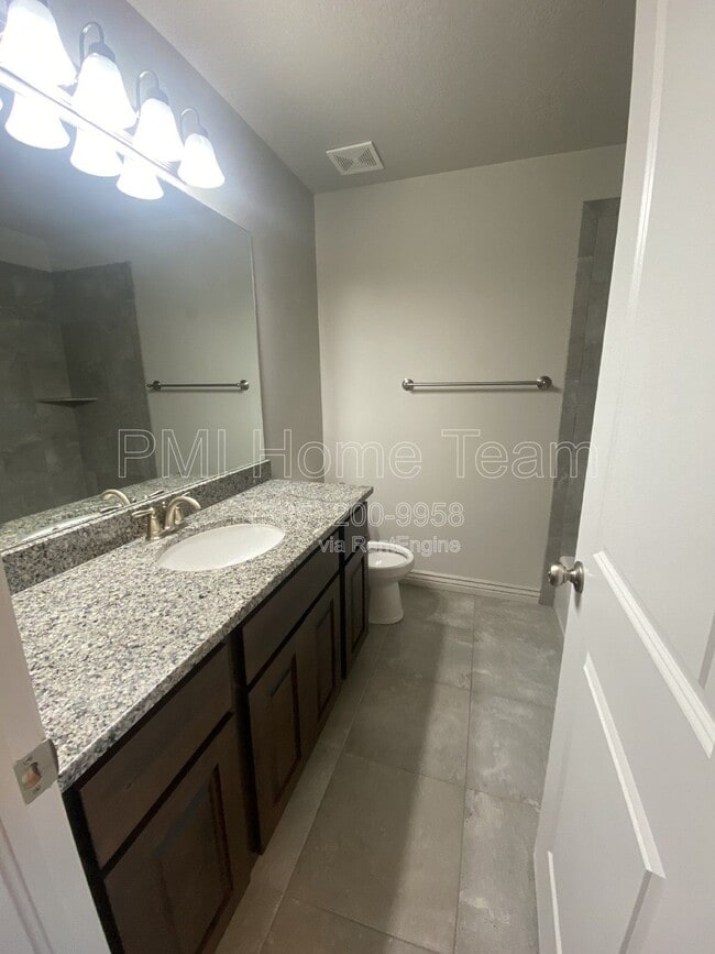 Building Photo - 690 N 1775 W