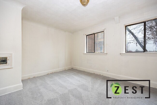 Building Photo - 4016-18 Hogarth