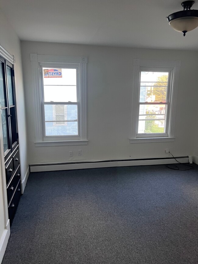 Building Photo - 140 Center St