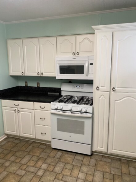 Building Photo - 207 Loucks Ave