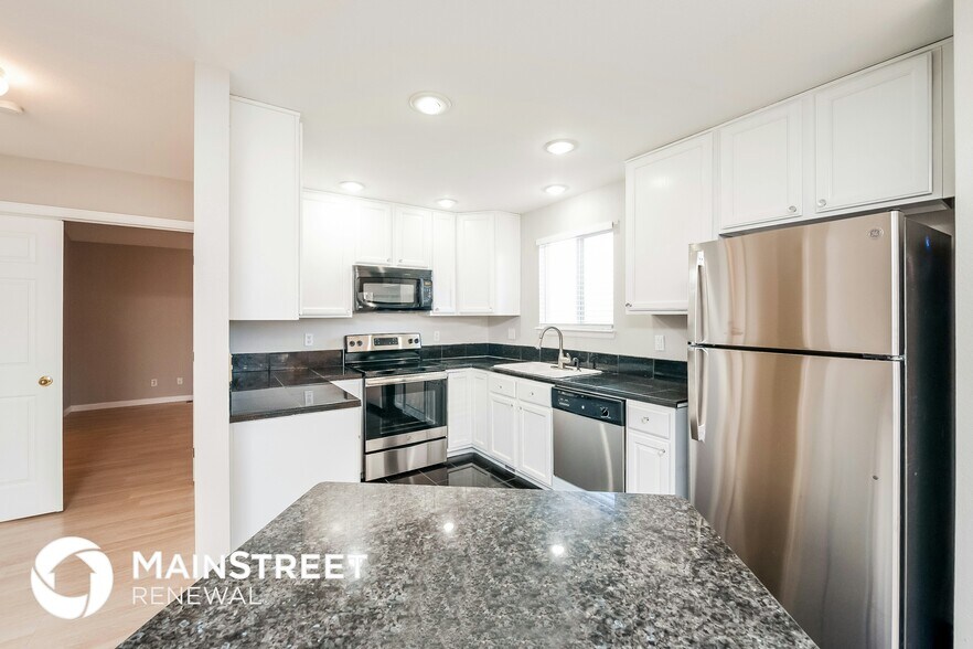 Building Photo - 6185 E 121st Dr