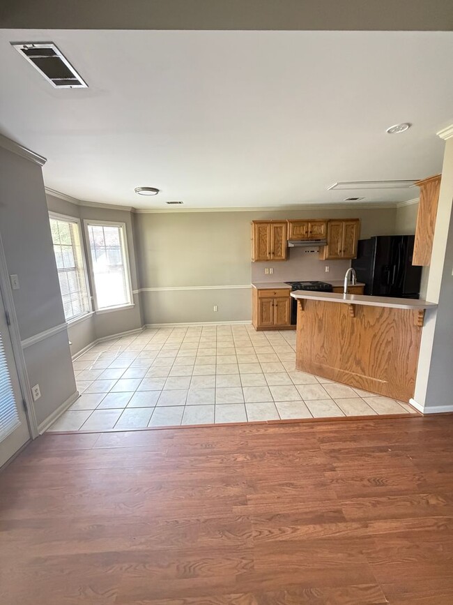 Building Photo - 102 Plumdale Dr