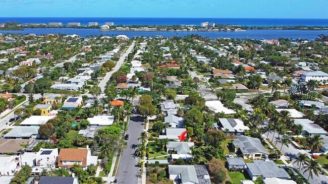 Building Photo - 221 Princeton Dr