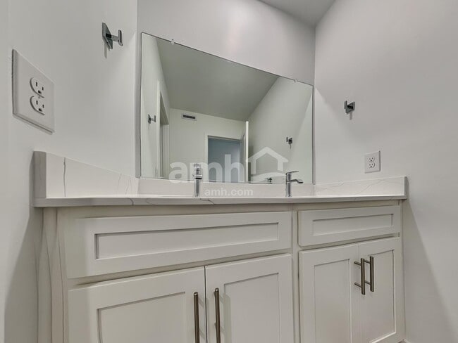 Building Photo - 9709 N Rancho Lozano