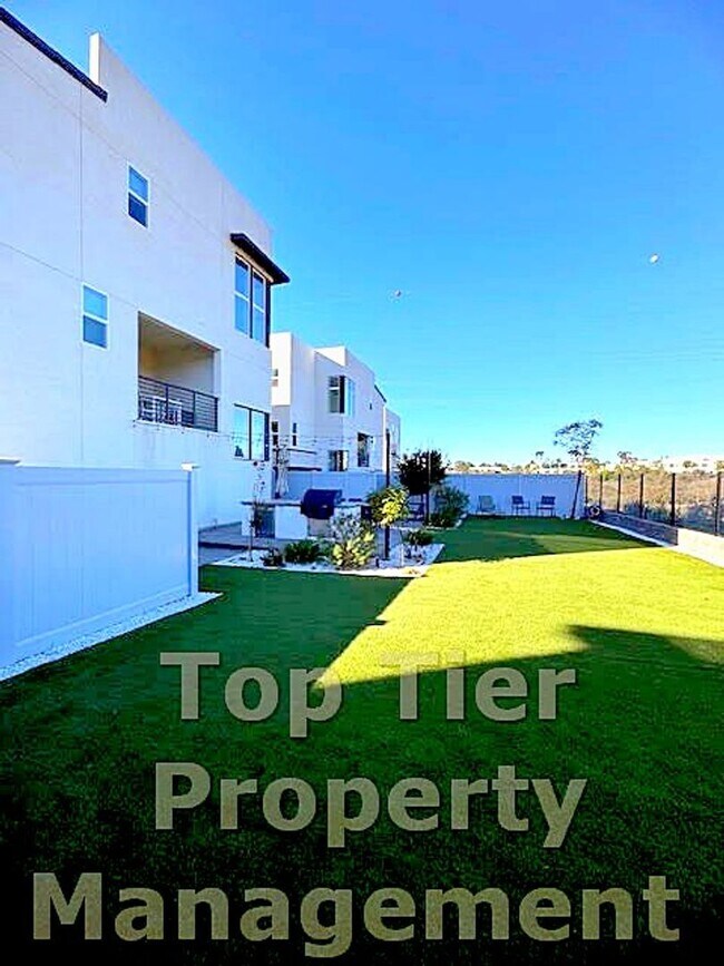 Building Photo - Beautiful & Modern 3 bed/ 3.5 bath/ 2,029 Sqft Condo with amazing Views in Carroll Canyon- Availa...