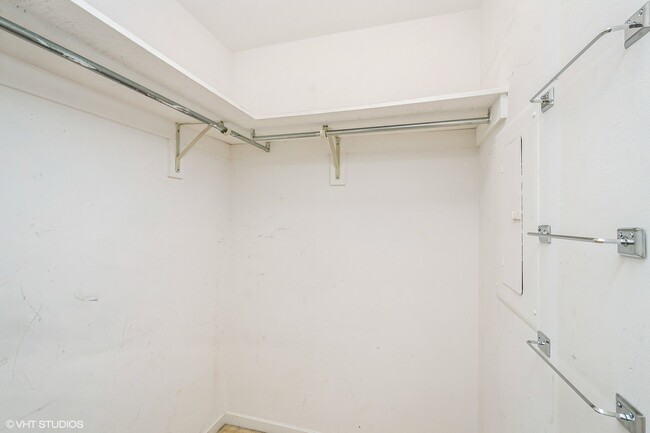 Building Photo - 211 E Ohio St