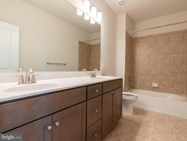 Building Photo - 14965 River Walk Way