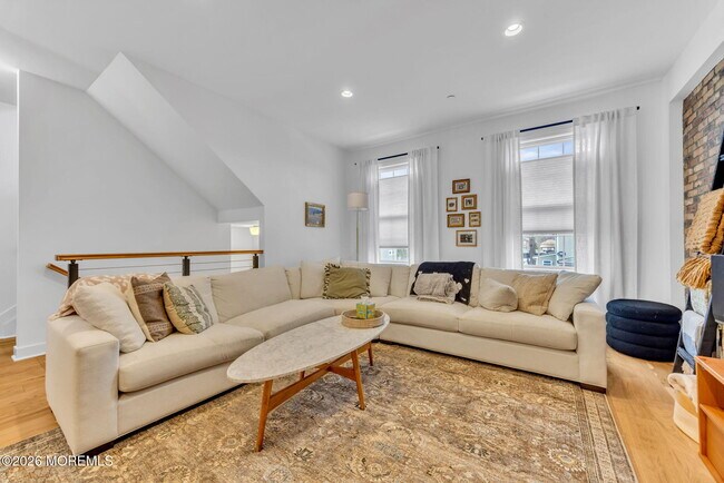 Building Photo - 28 Catherine St