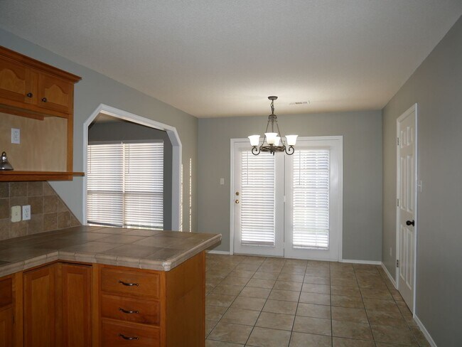 Building Photo - 1401 Osage Dr