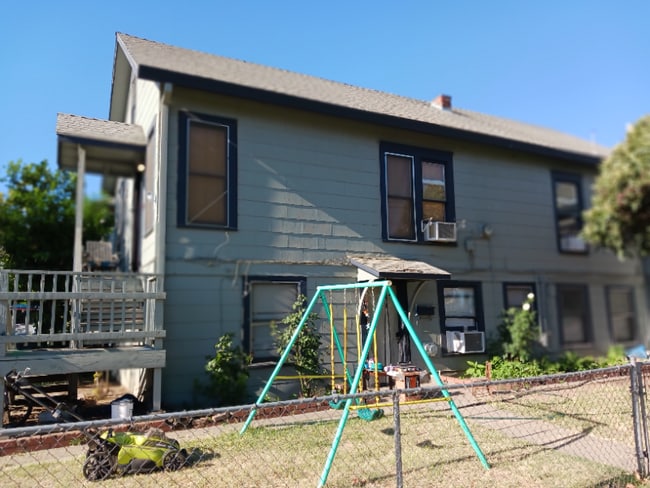 Building Photo - 706 14th St