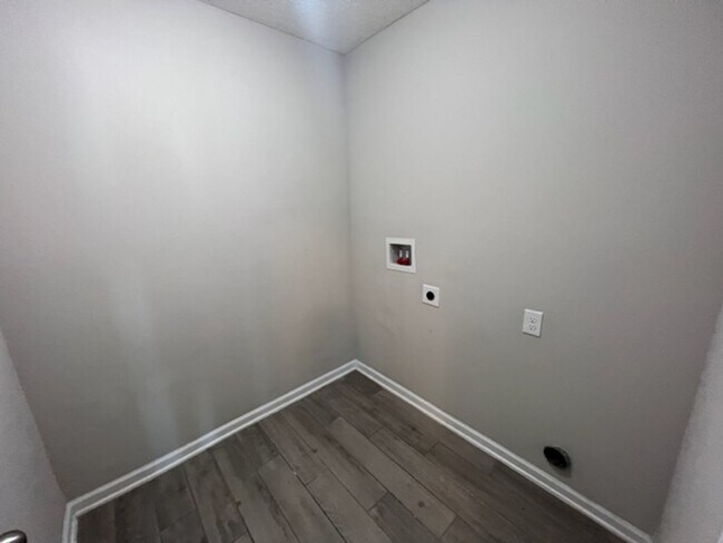 Building Photo - Introducing this stunning 4-bedroom, 2-bat...