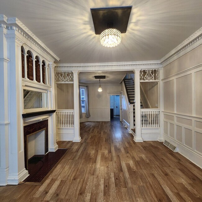 Building Photo - 720-722 W Granite