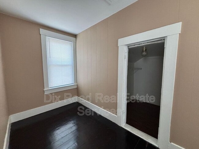 Building Photo - 123 N Miami St