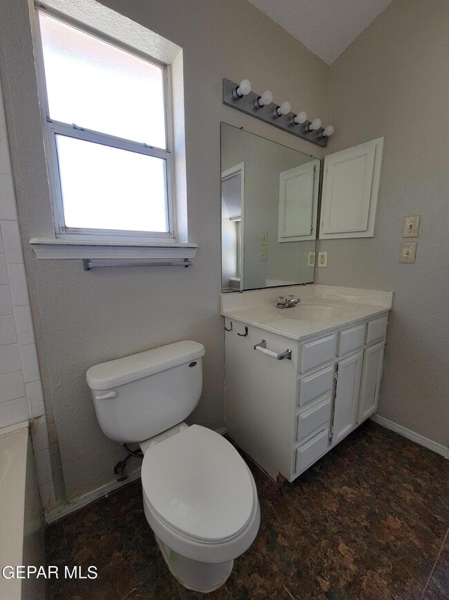Building Photo - 3200 Mountain Ridge Dr