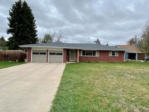 Building Photo - 209 Princeton Rd