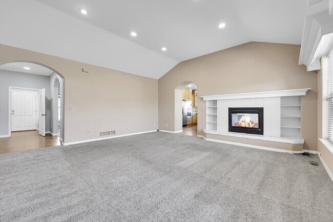 Building Photo - $3,650 - 4 Bed, 4 Bath Home with 4 Car Gar...