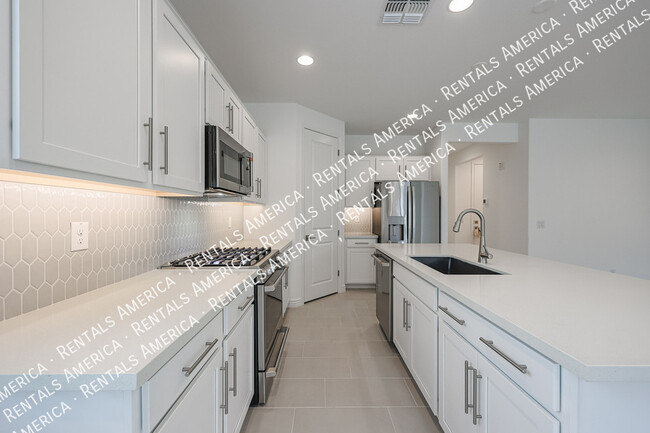 Building Photo - 16911 W Siesta Wy