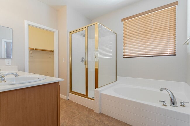 Building Photo - 8611 Splendid Leaf Ct