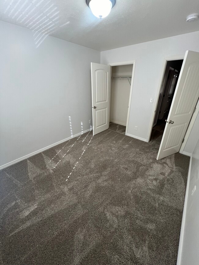 Building Photo - 1284 Lily Pad Dr