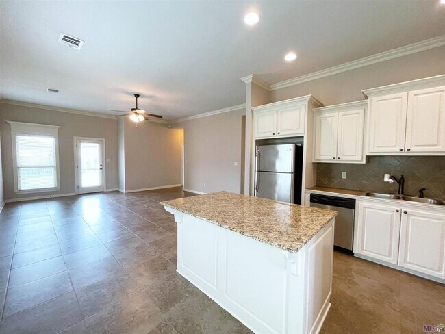 Building Photo - 1695 El Tigre Dr