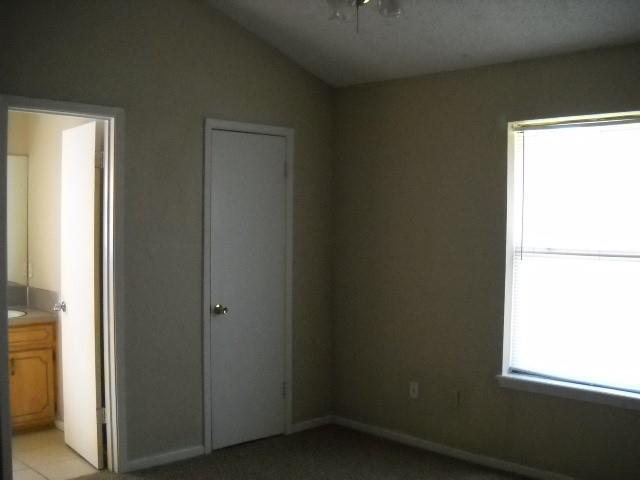 Building Photo - 742 Chaucer Dr