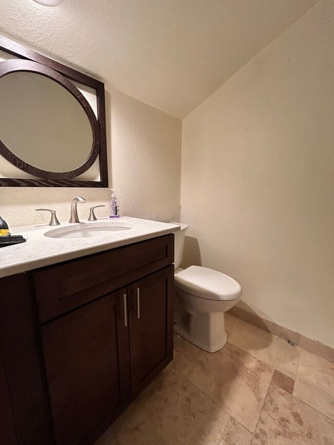 Building Photo - Spacious 2Bd/2.5Ba Luxury Loft-Style Condo...
