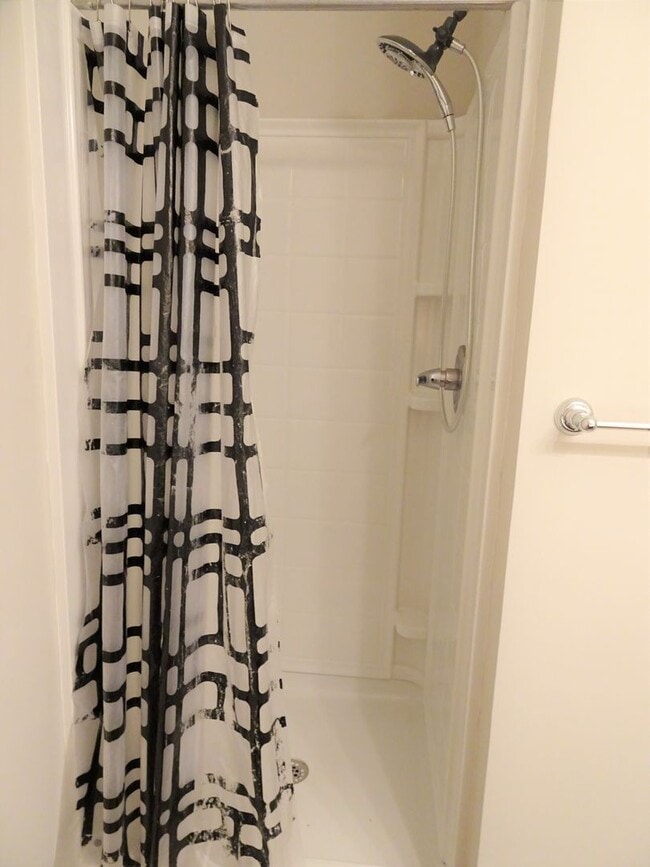 Building Photo - Nice 2 bedroom condo in Promenade@5, Williamsburg for rent.