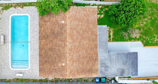 Building Photo - 481 NE 51st St