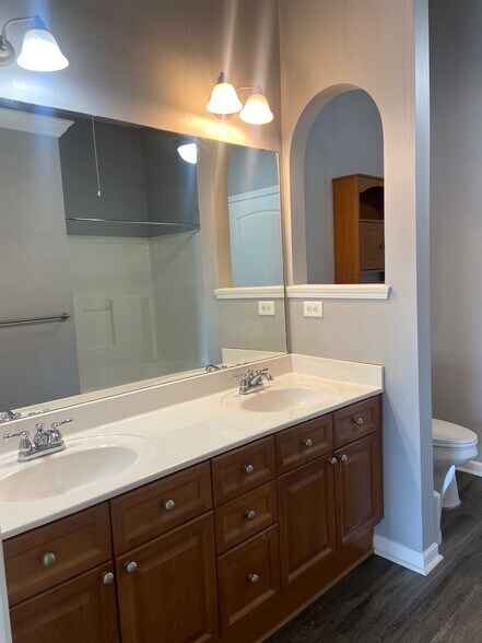 Building Photo - 2489 Ridgemont Dr