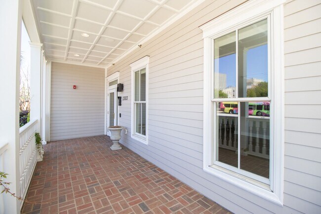 Building Photo - Historic Elegance Meets Modern Luxury – 2 Bed / 2 Bath Apartment in Downtown Columbia