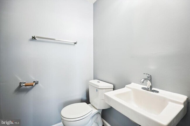 Building Photo - 12405 Hickory Tree Way