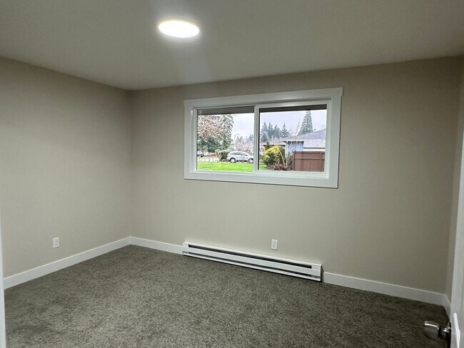 Building Photo - Updated 3 Bed, 1 Bath Spacious Home!